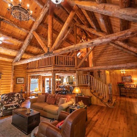 Luxe Log Cabin With Hot Tub/Spa/Steam Room! Wilmington Luaran gambar