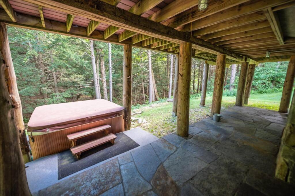 Luxe Log Cabin With Hot Tub/Spa/Steam Room! Wilmington Luaran gambar