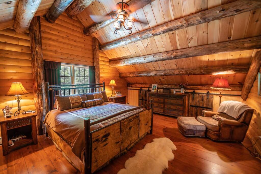 Luxe Log Cabin With Hot Tub/Spa/Steam Room! Wilmington Luaran gambar