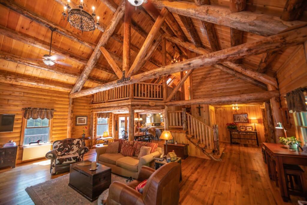 Luxe Log Cabin With Hot Tub/Spa/Steam Room! Wilmington Luaran gambar