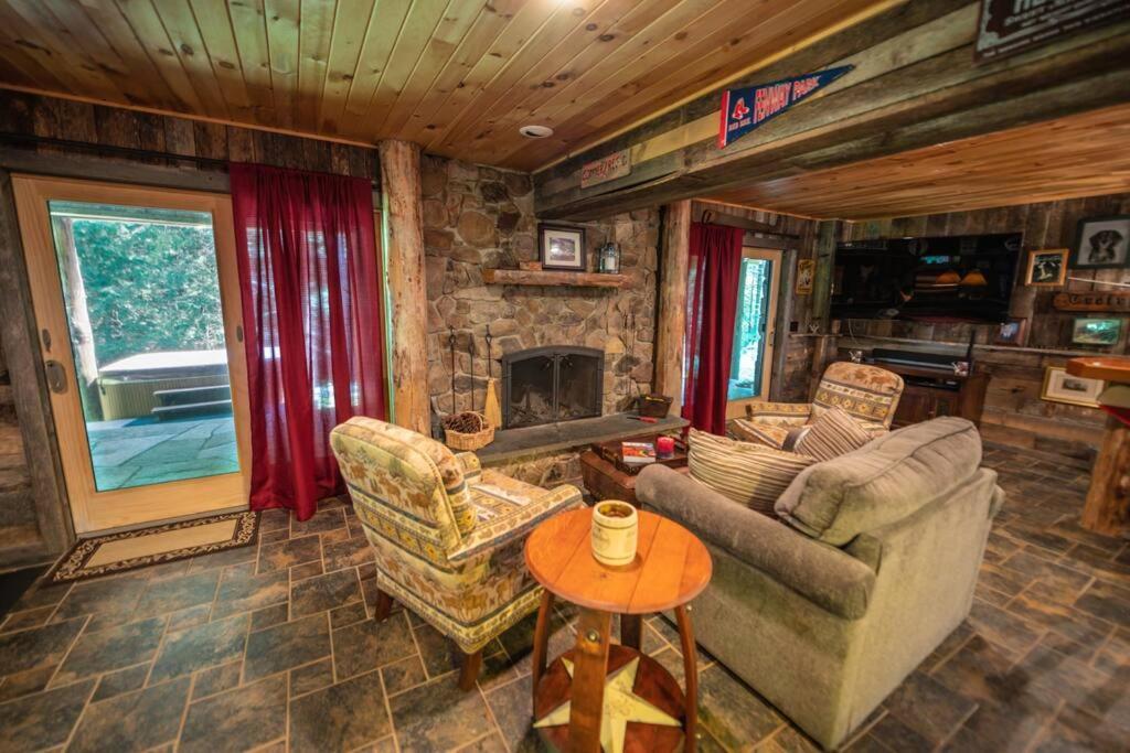 Luxe Log Cabin With Hot Tub/Spa/Steam Room! Wilmington Luaran gambar