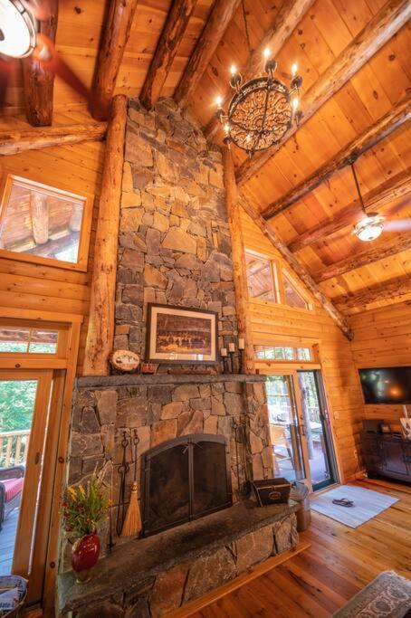 Luxe Log Cabin With Hot Tub/Spa/Steam Room! Wilmington Luaran gambar