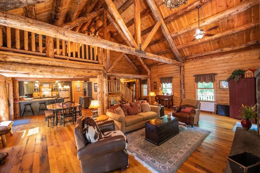 Luxe Log Cabin With Hot Tub/Spa/Steam Room! Wilmington Luaran gambar